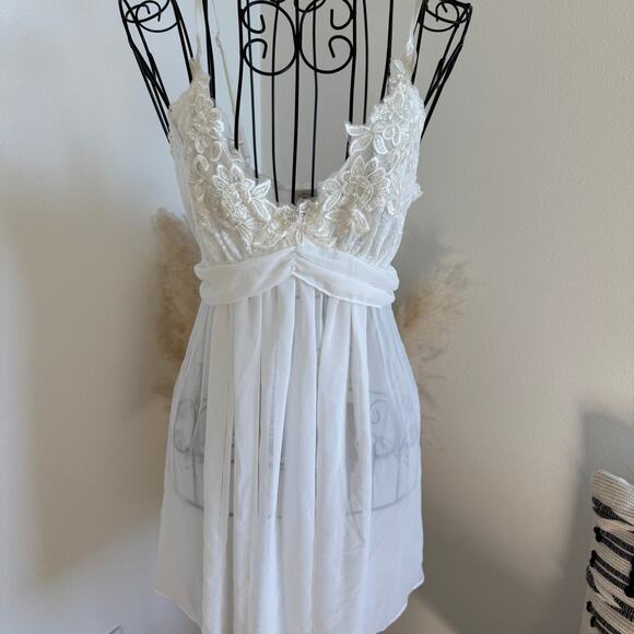 In Bloom by Jonquil Chiffon Sheer Chemise Romantic White Bridal NEW Medium - Picture 1 of 9